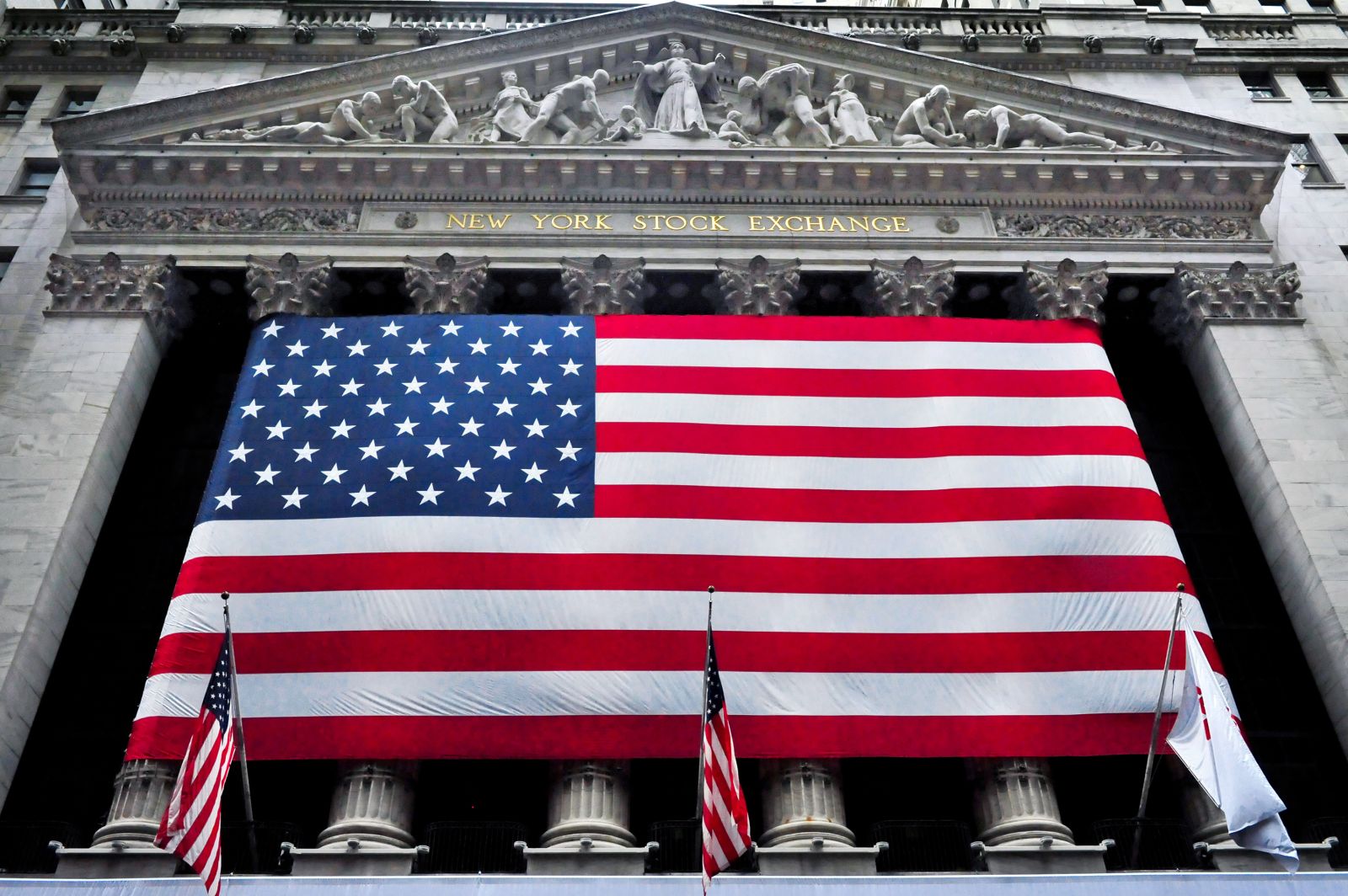 Stocks Finish Sharply Higher on Strong Earnings and Push to Reopen Hormuz